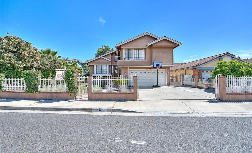10 Skyline Lane